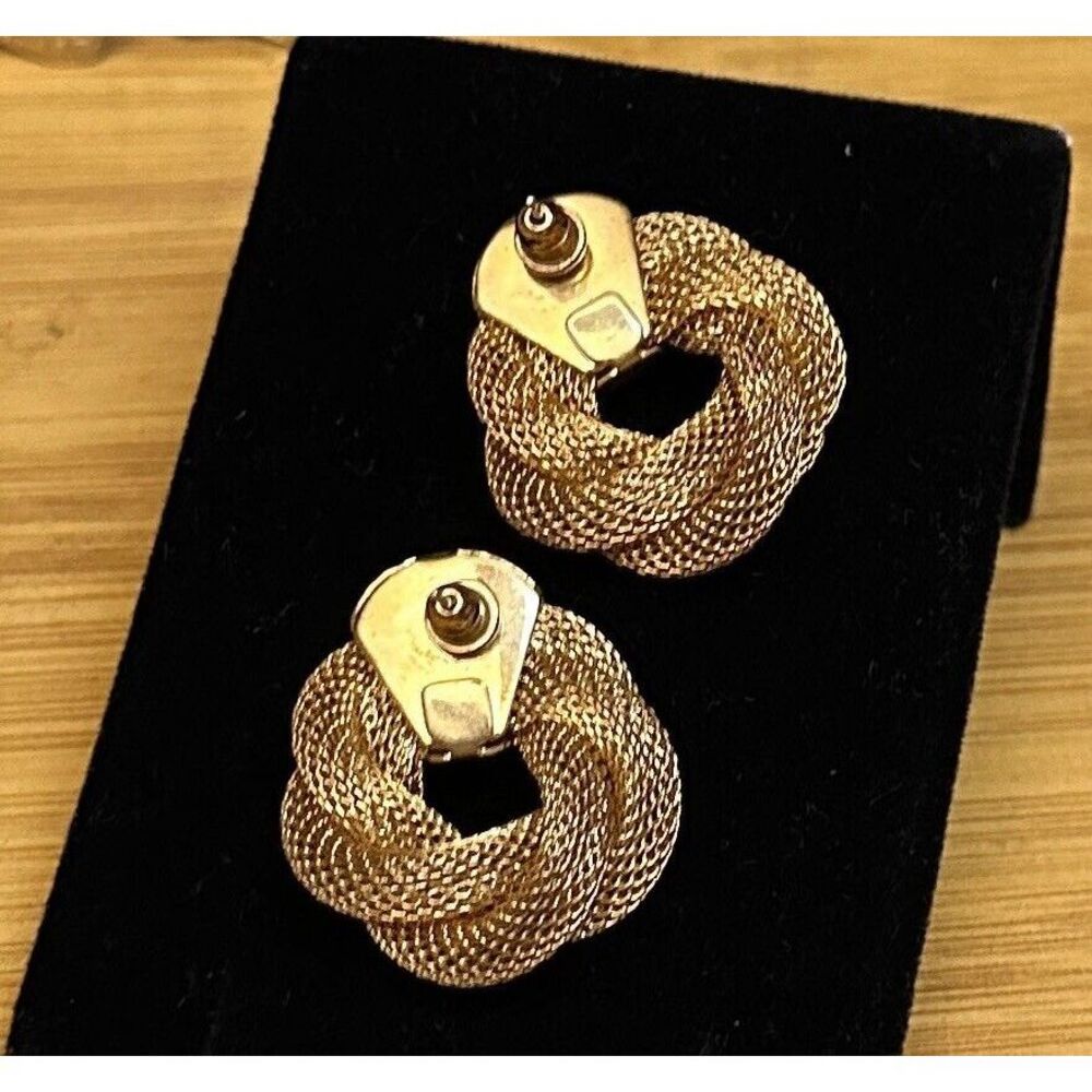 ELEGANT RARE VINTAGE ESTATE AVON‎ GOLD TONE MESH PIERCED EARRINGS! - Picture 2 of 4